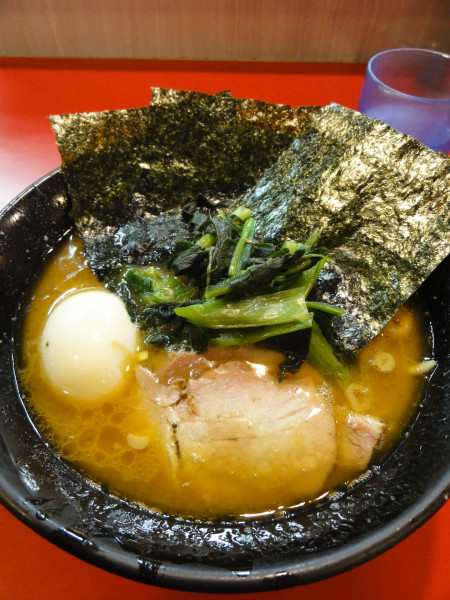 「ラーメン並800円硬め白玉10円」@家系総本山 ラーメン吉村家の写真