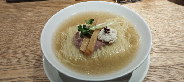 「鯛と鶏の塩そば(960円)＋大盛り(100円)」@鯛塩そば 灯花 シャポー船橋店の写真