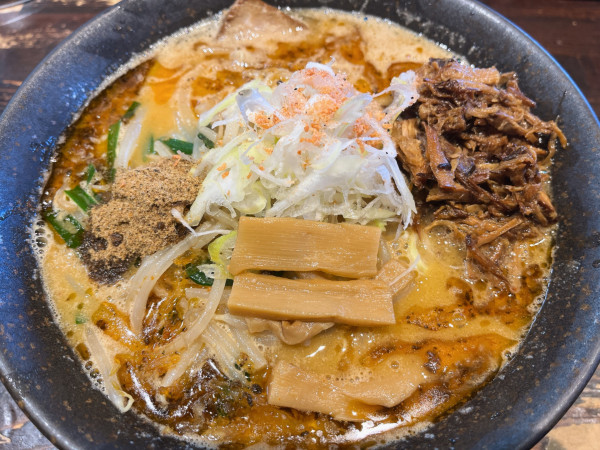 「海老香味ラーメン（大盛）＋ほぐし肉」@麺や 蒼 AOIの写真