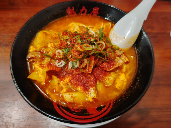「旨辛ニンニクらーめん」@魁力屋 所沢小手指店の写真