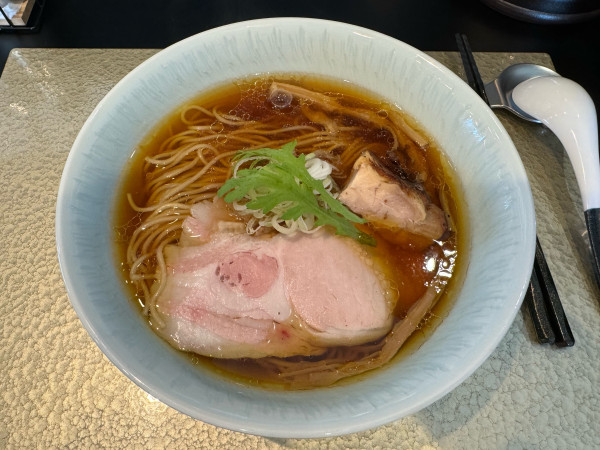 「地鶏そば 醤油　1100円」@麺屋さすけ 本店の写真