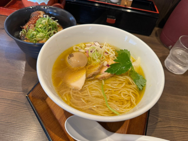 「近江鶏塩麺＋焼豚飯」@天下ご麺 湖南店スペリオルの写真