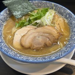 濃厚鶏白湯そば 中太麺