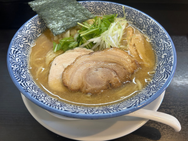 「濃厚鶏白湯そば　中太麺」@麺屋 㐂助の写真