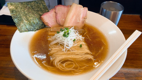 「豚醤油ラーメン」@noodle shop yatsuboshiの写真