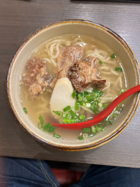 「軟骨ソーキそば　900円」@喜納商店の写真