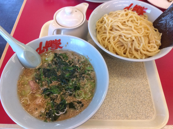 「醤油つけ麺」@ラーメン山岡家 水戸南店の写真