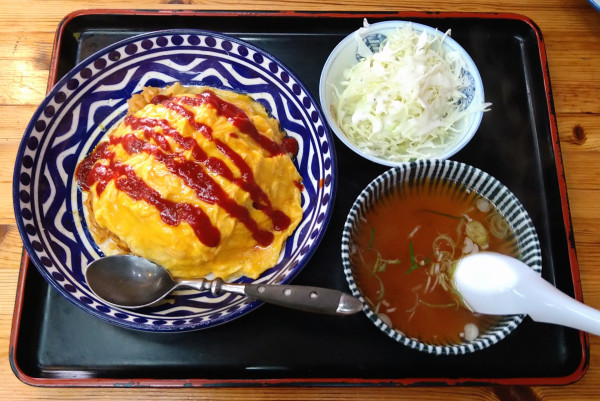 「ふわとろ卵のせオムチャーハン＋ジャンボ餃子」@一圓 上石神井店の写真