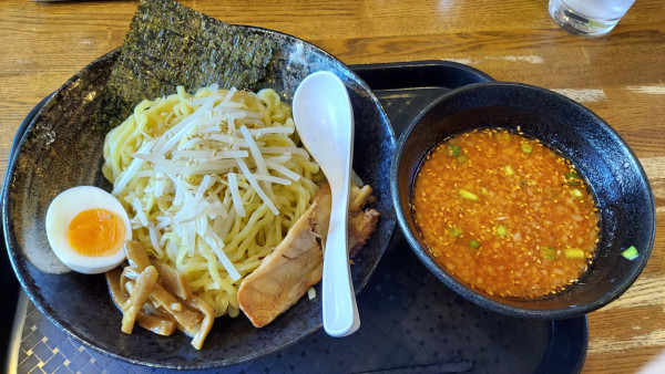 「ピリ辛つけ麵 ちょい辛太麺 1030円」@メガらーめんの写真