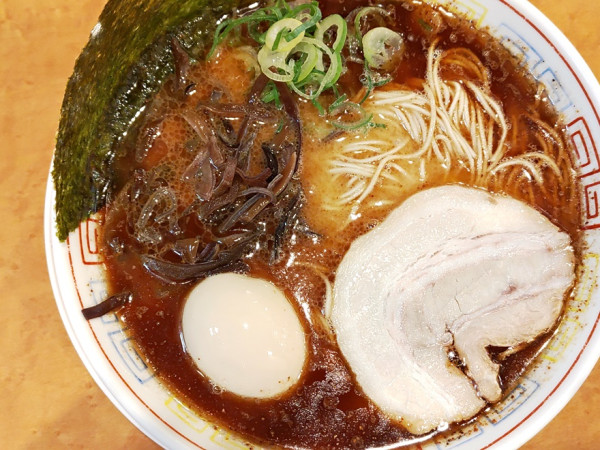 「黒豚骨（白湯）＋味玉」@つけ麺中華そば 節 本八幡店の写真