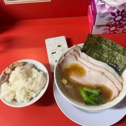 チャーシュー麺硬め濃いめ、ライス