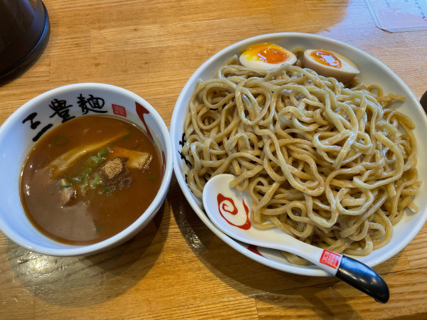 「味玉濃厚魚介つけ麺(特盛)」@三豊麺 枚方店の写真