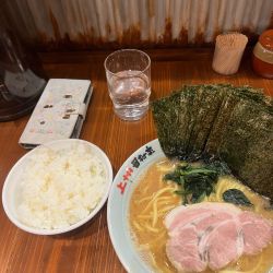 並ラーメン海苔増し硬め濃いめ、ライス