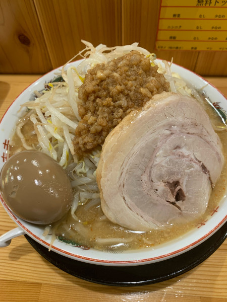 「味噌(味玉)ﾆﾝﾆｸ背脂ﾏｼ」@豚骨味噌ラーメン ブタ星の写真