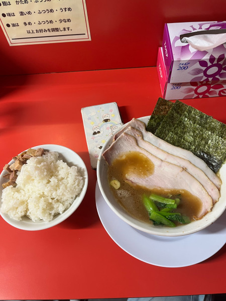 「チャーシュー麺硬め濃いめ、ライス」@家系ラーメン ぱんちっの写真
