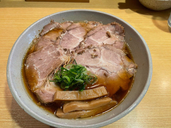 「らーめん＋チャーシュー増し」@山﨑麺二郎の写真