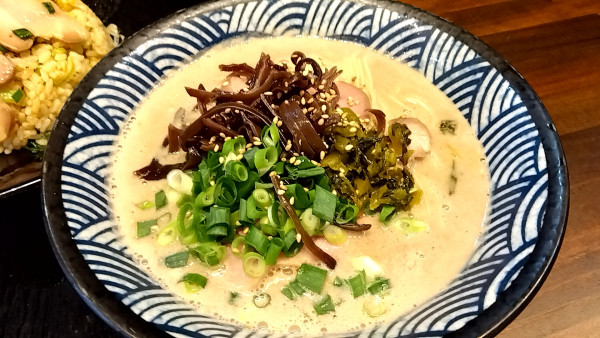 「煮干し豚骨醤油らーめん（７８０円）」@麺飯食堂 チャアヤの写真