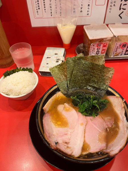 「チャーシュー麺硬め濃いめ、無料ライス」@横浜家系ラーメン 大輝家の写真
