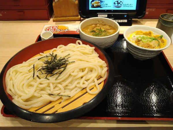 「3倍肉魚介つけ麵」@得得うどん 伏見竹田店の写真