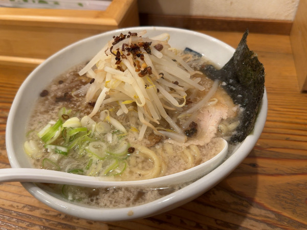 「白もやしらーめん（がまし醤油・太麺）」@いちろくらーめん 福井駅前店の写真