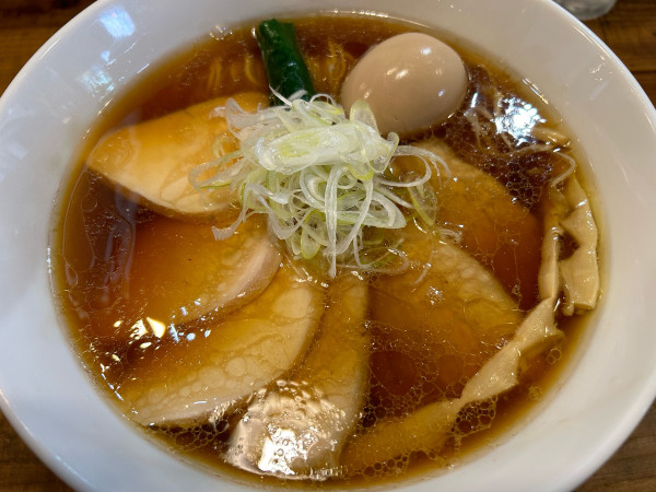 「味玉チャーシュー醤油ラーメン」@Ramen Free Birdsの写真