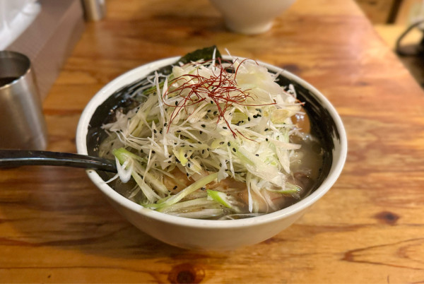「塩ねぎ鶏そば（味玉入り）大盛無料 ¥1140」@麺場 浜虎 横浜店の写真