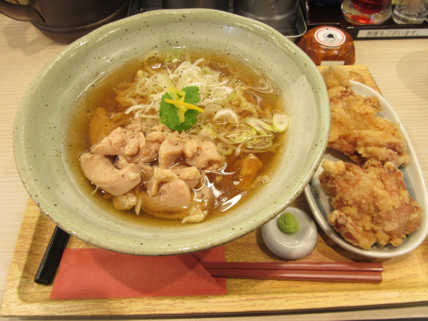 「和だしらーめん 柔らか鶏（６８２円）＋唐揚げ２個３３０円」@麺と雫 牛久店の写真