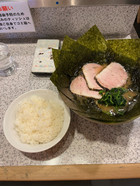 「海苔チャーシュー麺硬め濃いめ、ライス」@らーめん 匠家 末広店の写真