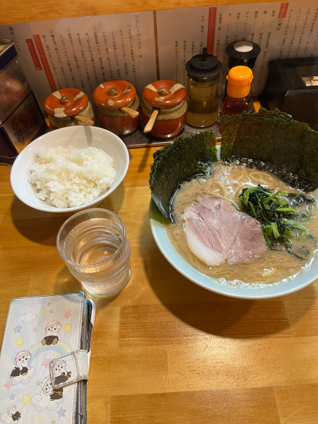 「海苔ラーメン硬め濃いめ、ライス」@横濱家系らーめん 幸喜家の写真