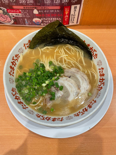 「らぁめん(890円)」@九州大分らぁめん たまがった 伊勢佐木町店の写真