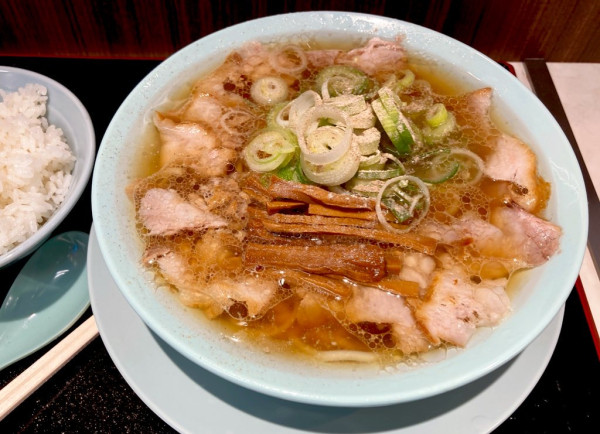 「中華そば 飯大」@新橋ニューともちんラーメン 川崎駅前店の写真