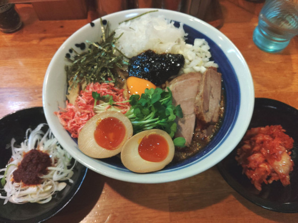 「【限定】赤辛キムチの黒まぜそば ￥900」@麺屋 鶏口の写真