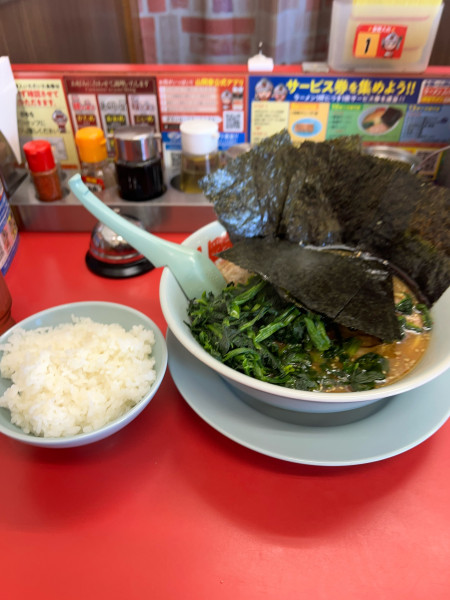 「味噌ラーメン　ほうれん草　海苔　半ライス」@山岡家 越谷レイクタウン店の写真