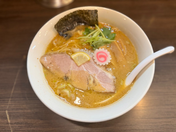 「らーめん並盛(160g) 850円」@麺や KATSU!の写真