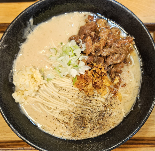 「濃厚牛塩ガーリック」@自家製中華そば 麺の虜の写真