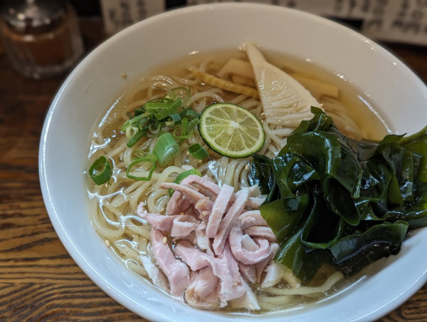 「冷やしイリコそば大ワカメ増」@中華そば いぶきの写真