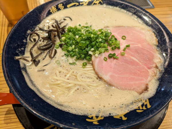 「泡系豚骨ラーメン(950円)」@博多一幸舎 総本店の写真