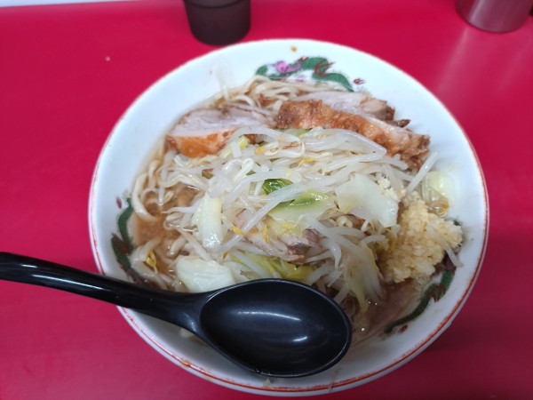 「ラーメン少なめ（2/3）900円」@ラーメン二郎 湘南藤沢店の写真