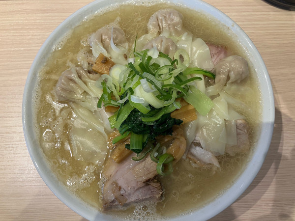 「ワンタン麺（塩）大盛り」@桜上水 船越の写真