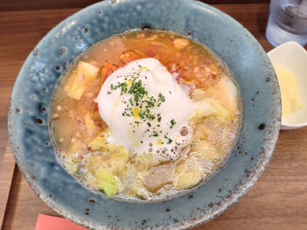 「５月限定　アサリとホタテのアラビアータらーめん」@らーめん旬彩の写真