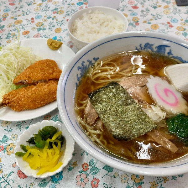 「らぁめん￥600＋半ライスセット（アジフライ）￥200」@よか楼 本店の写真