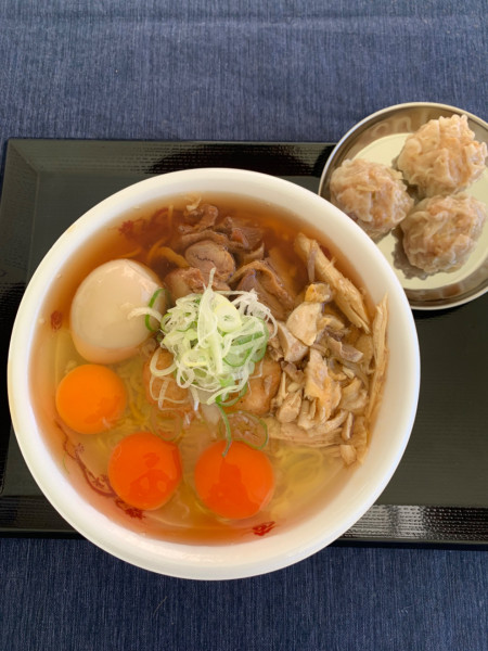 「親鶏醤油らぁ〜めん(生卵3コなど)」@親鳥中華田中軒の写真
