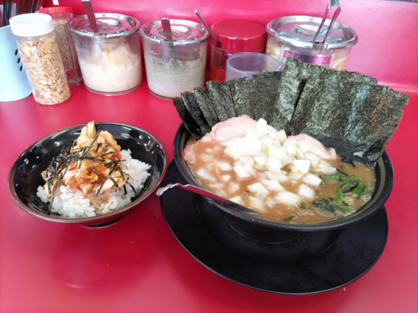 「豚骨醤油＋海苔＋玉ねぎ」@家系ラーメン 王道 いしいの写真