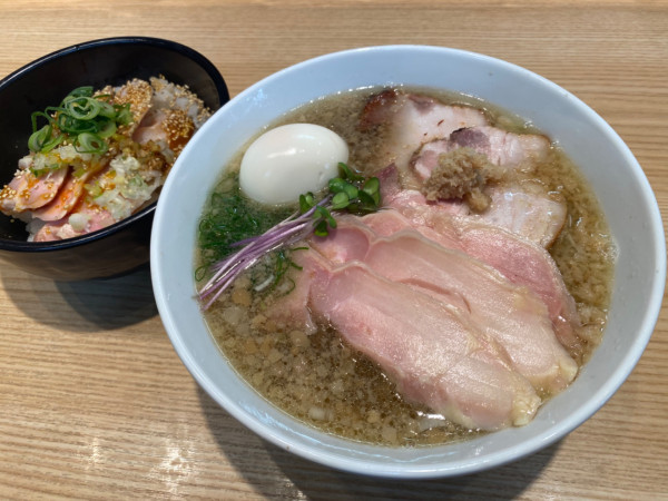 「背脂生姜全部入りらーめん＋よだれ鶏丼」@しおらーめん進化 2ndの写真