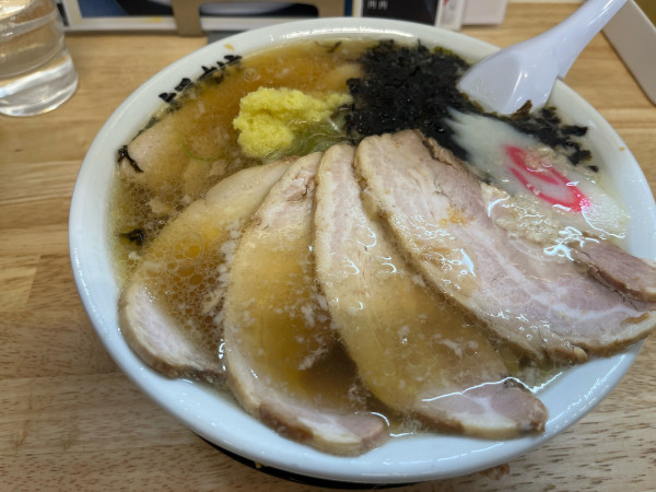 「背脂生姜ラーメン+チャーシュー」@青竹手打ちラーメン 麺屋ようすけ 堀米店の写真