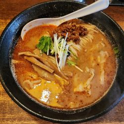 ワンタン担々麺