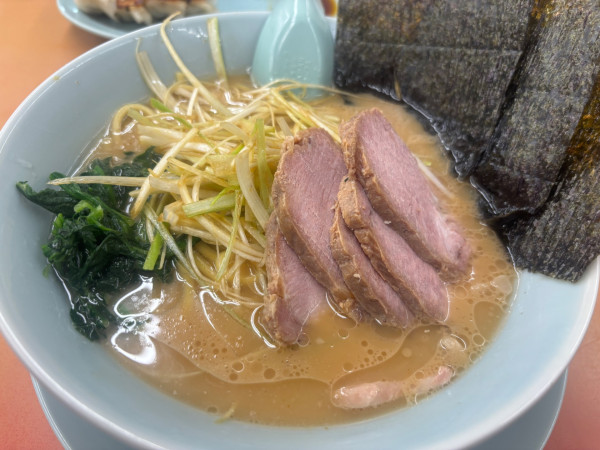 「醤油ネギチャーシュー麺」@ラーメン山岡家 野田店の写真