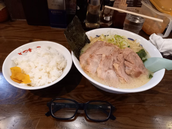 「塩チャーシューめん(かため)ライス」@さつまっこ MEGAドンキホーテ大森山王店の写真