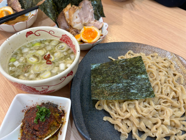 「特製つけそば1460円+カレー玉200円＆プレミアム日本酒」@中華そば専門 とんちぼの写真