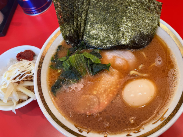 「のり玉ラーメン（並）＋ライス」@横濱ラーメン 裏野中家 西川口店の写真